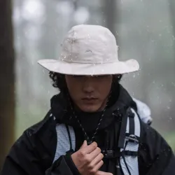 Klobouk NATUREHIKE s širokou krempou a ochranou proti slunci