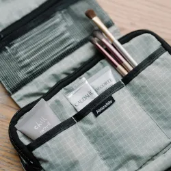 NATUREHIKE SN03 Toiletry Bag: Wet & Dry Separation