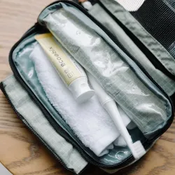 NATUREHIKE SN03 Toiletry Bag: Wet & Dry Separation