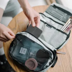 NATUREHIKE SN03 Toiletry Bag: Wet & Dry Separation